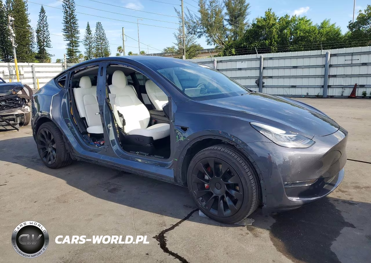 2020 Tesla Model Y VIN:5YJYGDEE4LF014497 - 4