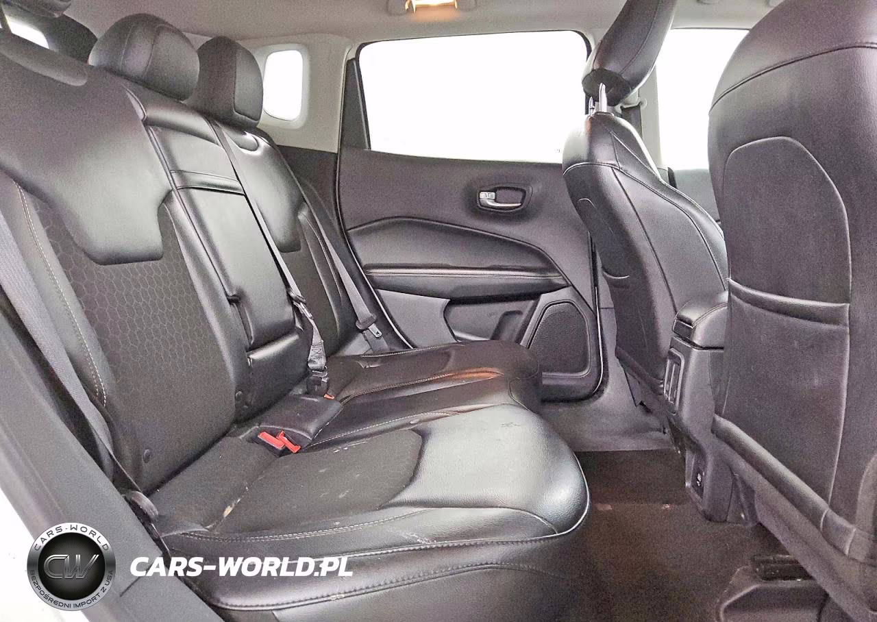 2018 Jeep Compass Latitude VIN:3C4NJDBBXJT192279 - 10