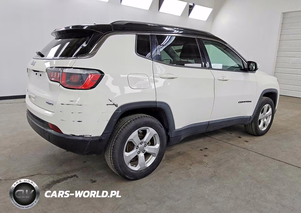 2018 Jeep Compass Latitude VIN:3C4NJDBBXJT192279 - 3