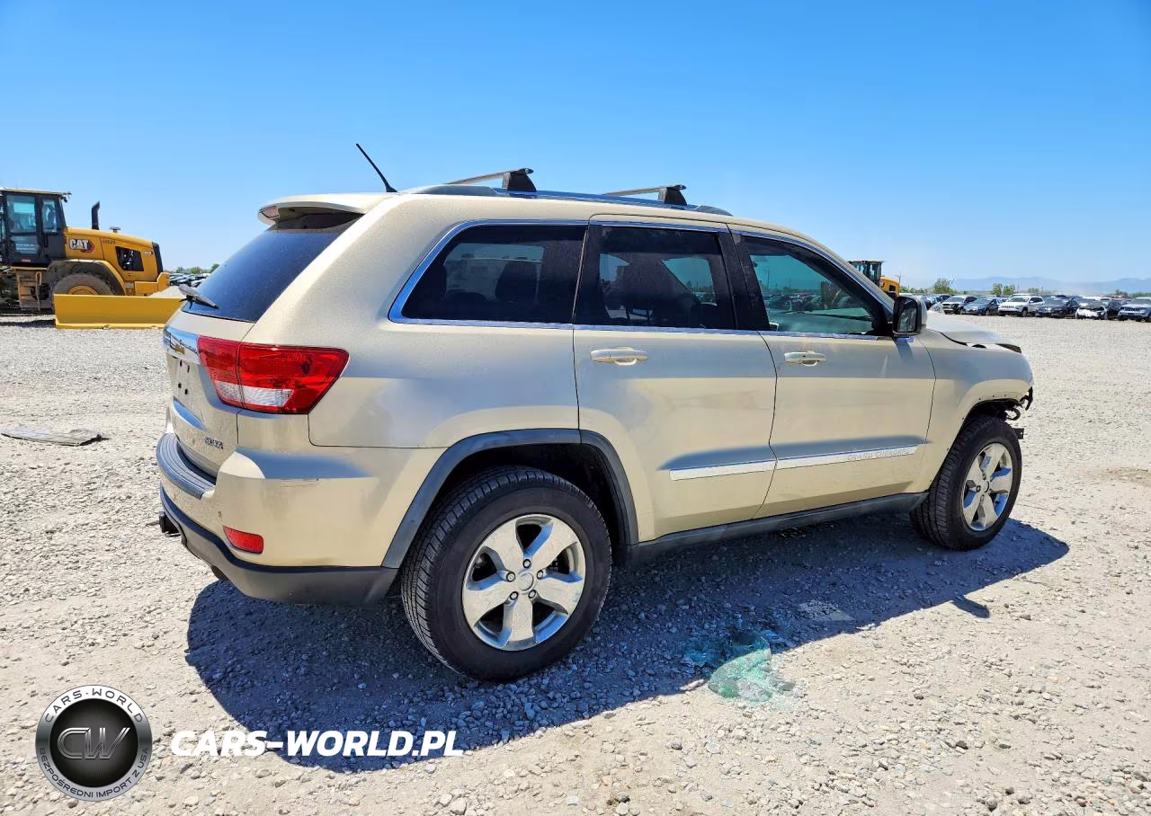 2011 Jeep Grand Cherokee Laredo VIN:1J4RR4GG5BC557666 - 3