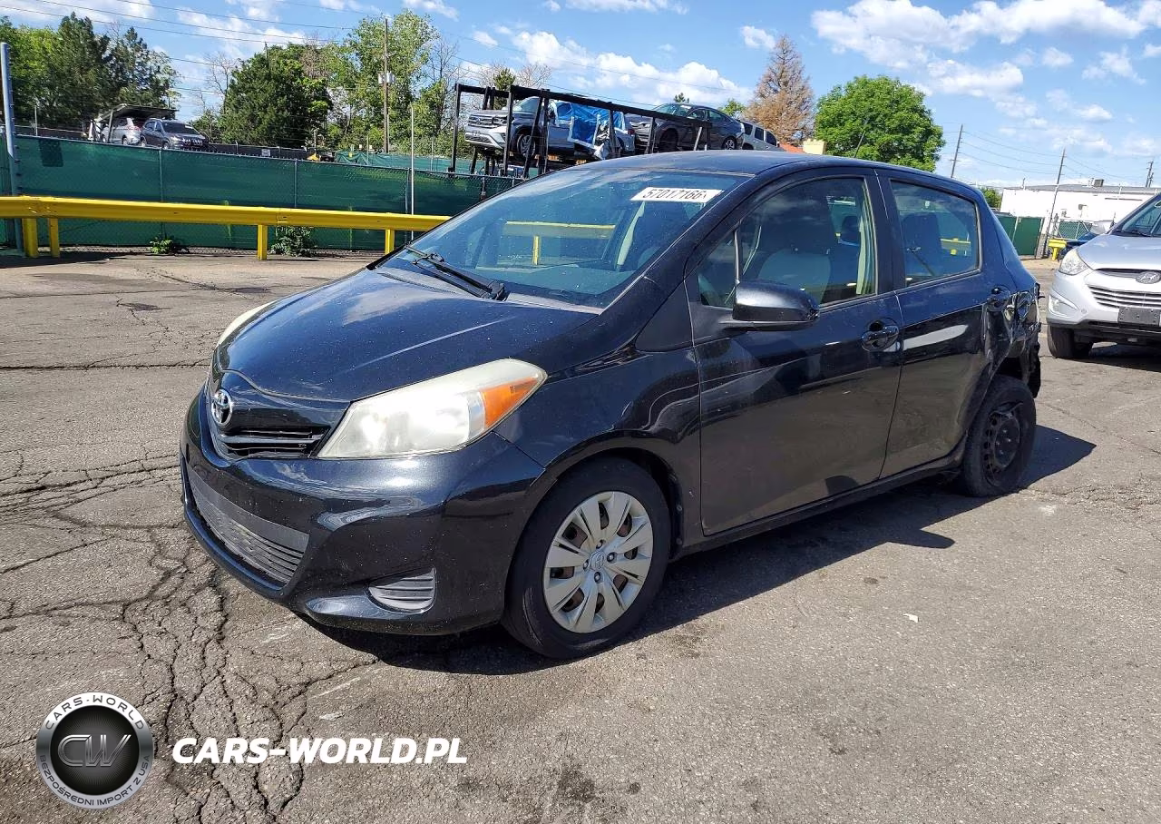 2013 Toyota Yaris 5-Door Le