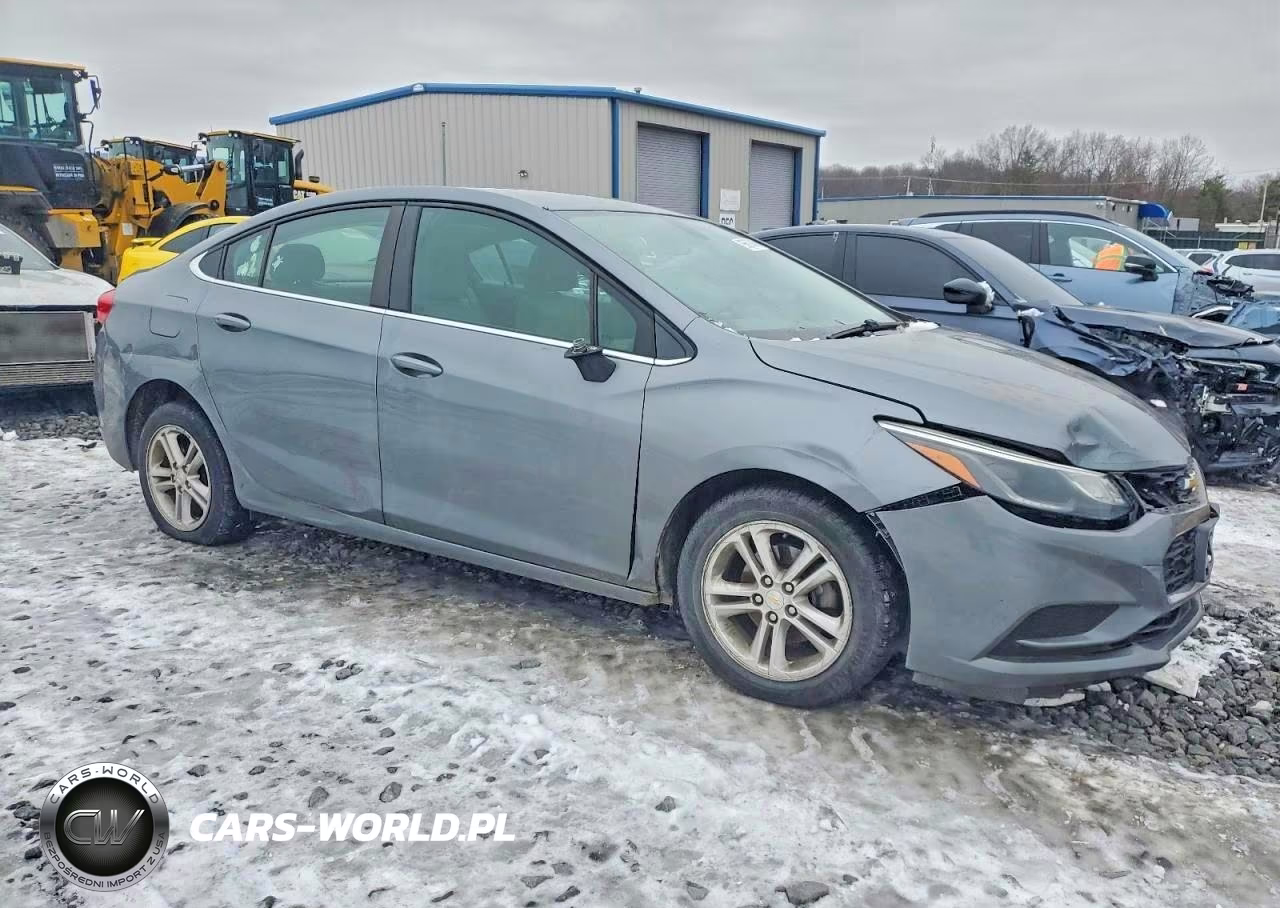 2018 Chevrolet Cruze Lt VIN:1G1BE5SM4J7142571 - 4
