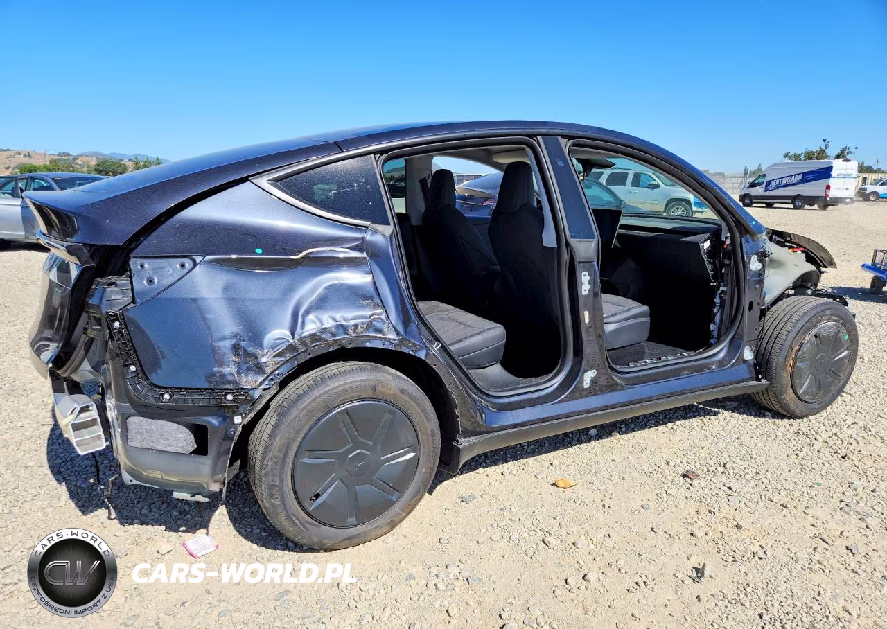 2026 Tesla Model Y VIN:7SAYGDED9TA608445 - 3