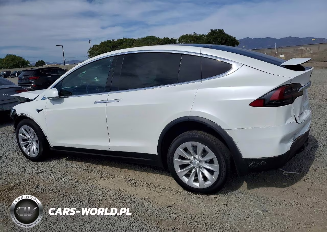2017 Tesla Model X VIN:5YJXCBE27HF070152 - 2