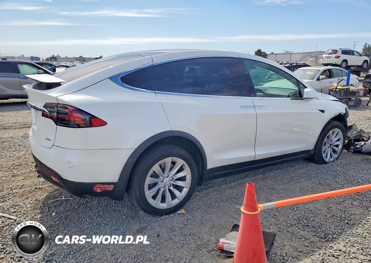 2017 Tesla Model X VIN:5YJXCBE27HF070152 - 3