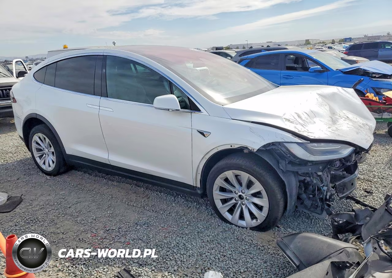 2017 Tesla Model X VIN:5YJXCBE27HF070152 - 4