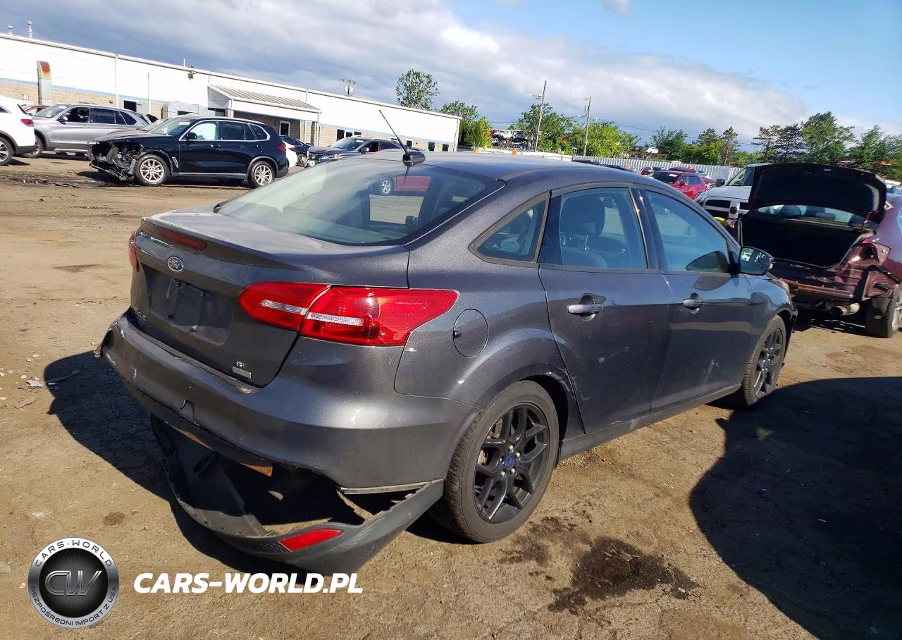 2016 Ford Focus Se VIN:1FADP3FE7GL342593 - 3