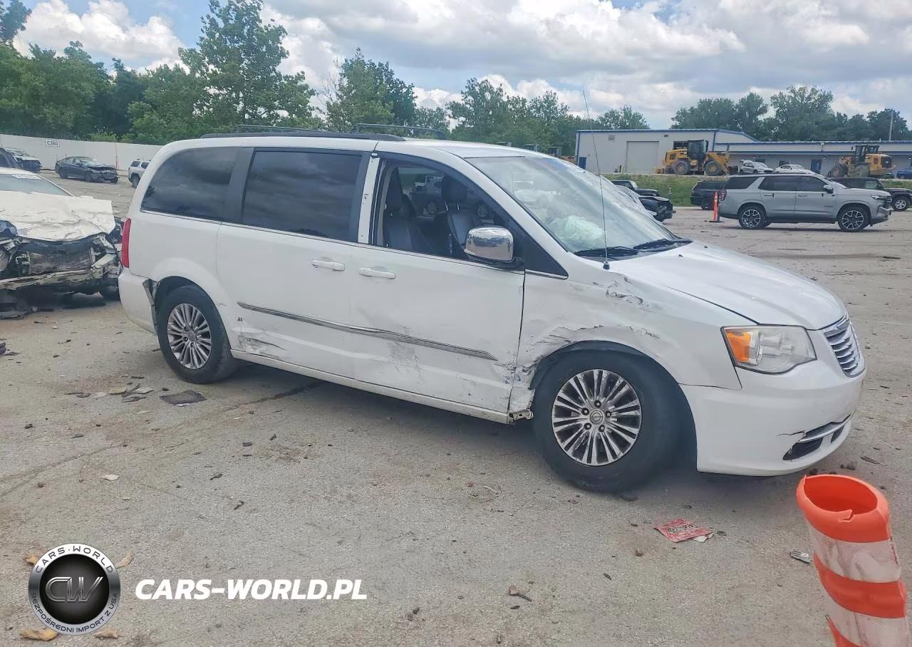 2015 Chrysler Town & Country Touring L VIN:2C4RC1CG9FR588699 - 4