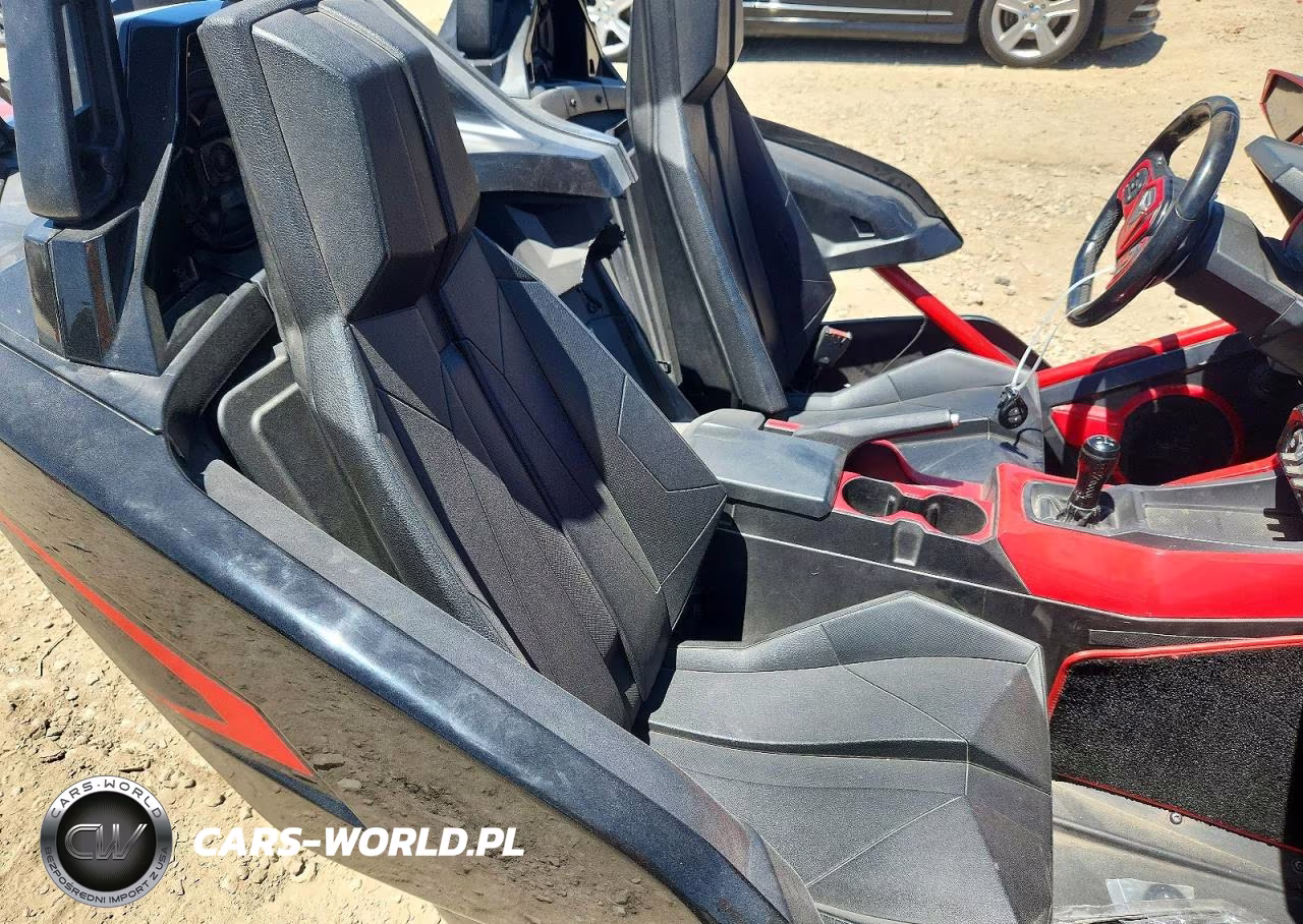 2020 Polaris Slingshot R VIN:57XAARGB2L8137743 - 10