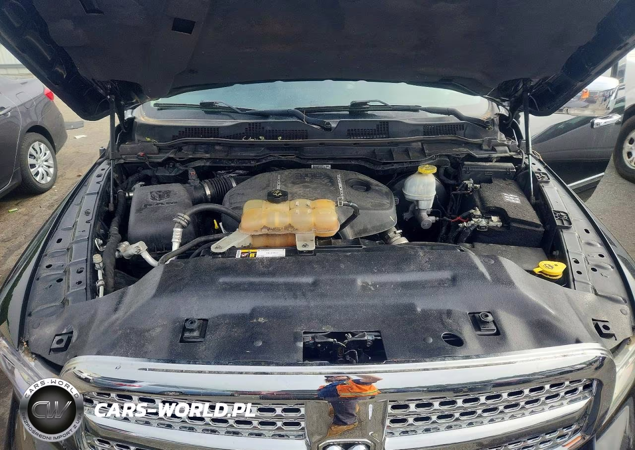2018 Ram 1500 Laramie VIN:1C6RR7NM1JS258297 - 11