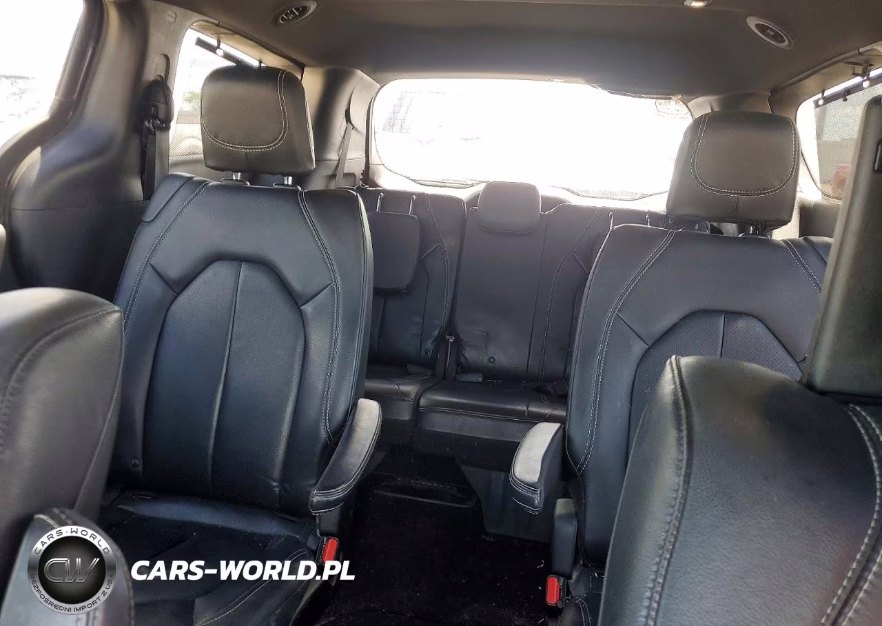 2019 Chrysler Pacifica Touring L Plus VIN:2C4RC1EGXKR616887 - 10