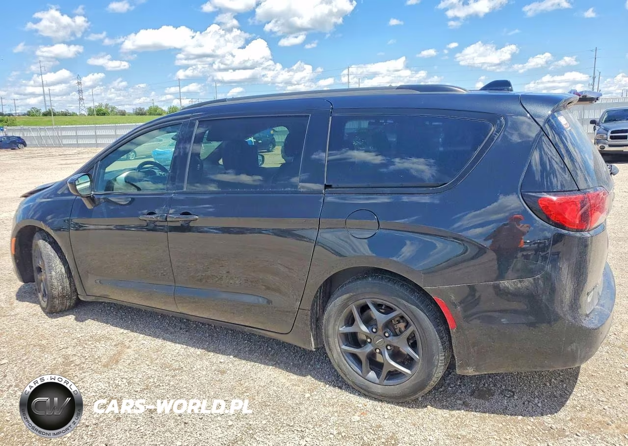 2019 Chrysler Pacifica Touring L Plus VIN:2C4RC1EGXKR616887 - 2