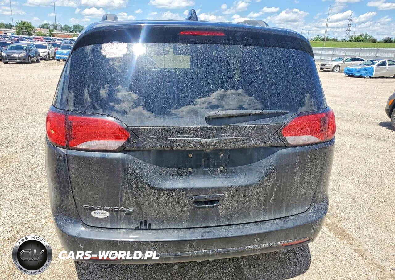 2019 Chrysler Pacifica Touring L Plus VIN:2C4RC1EGXKR616887 - 6