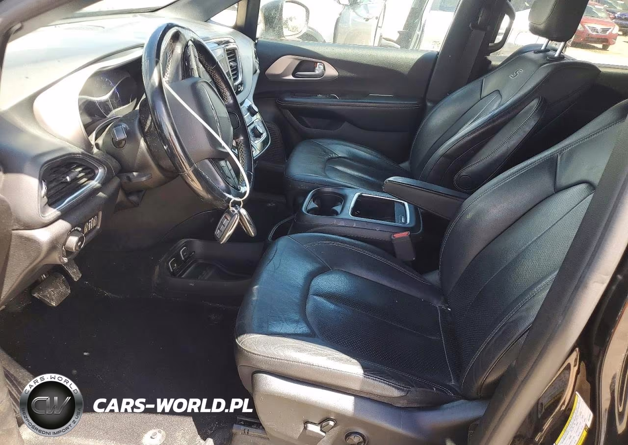 2019 Chrysler Pacifica Touring L Plus VIN:2C4RC1EGXKR616887 - 7