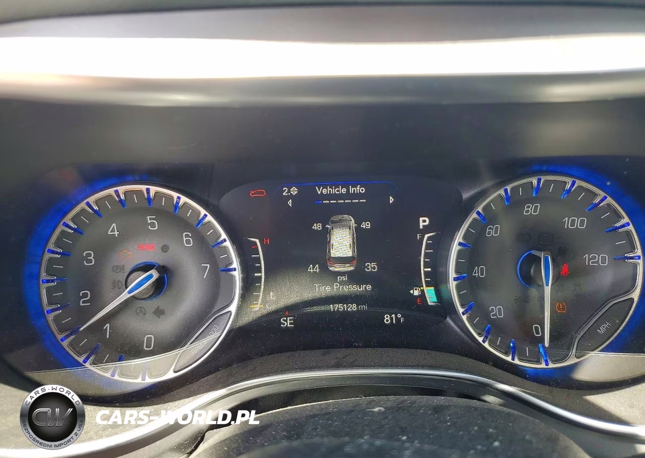 2019 Chrysler Pacifica Touring L Plus VIN:2C4RC1EGXKR616887 - 9