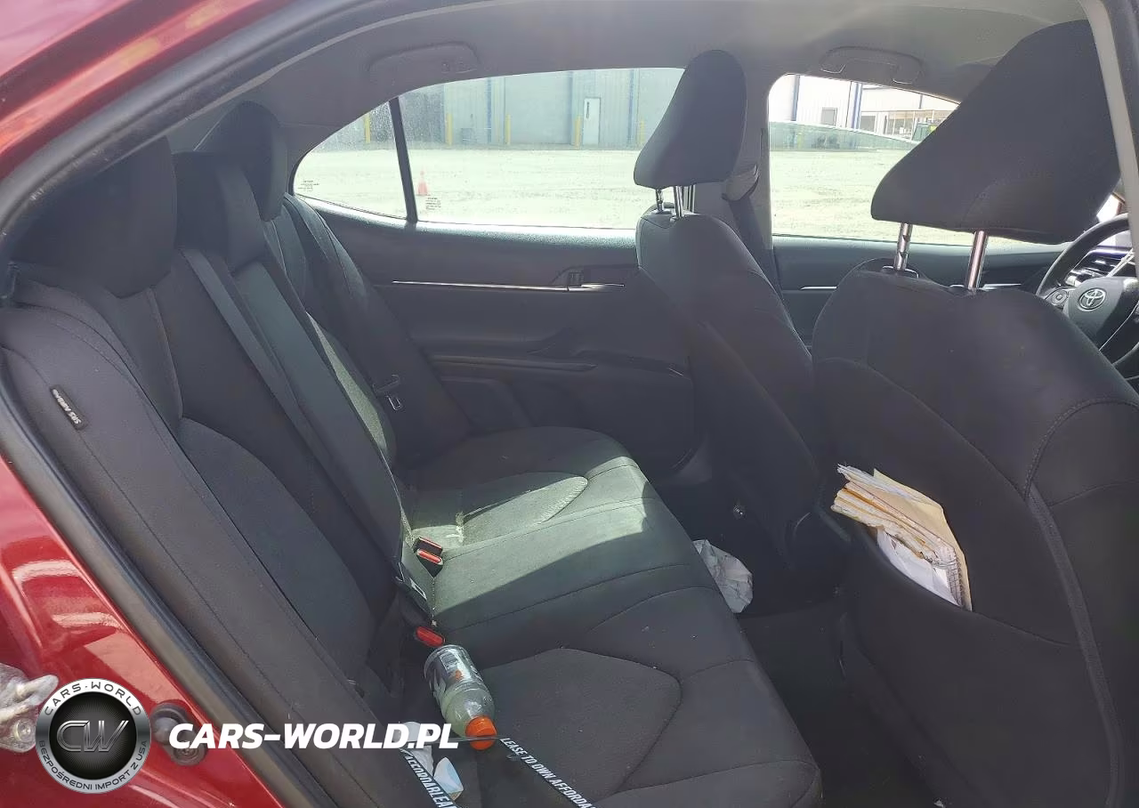 2018 Toyota Camry Le VIN:4T1B11HK1JU522336 - 10
