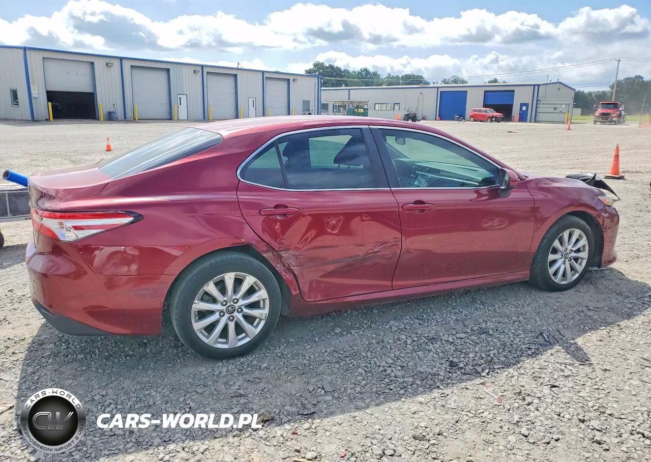 2018 Toyota Camry Le VIN:4T1B11HK1JU522336 - 3