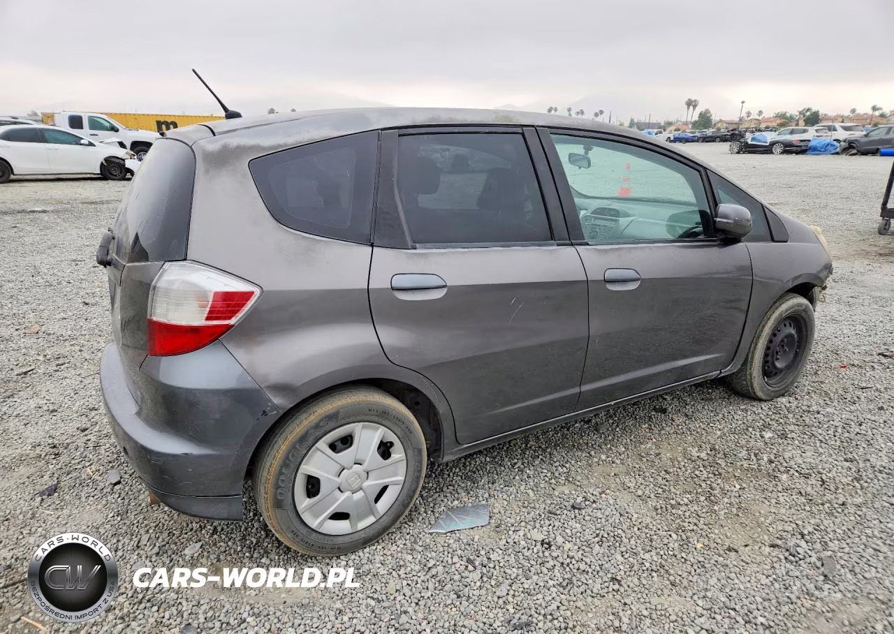 2013 Honda Fit VIN:JHMGE8H36DC056637 - 3