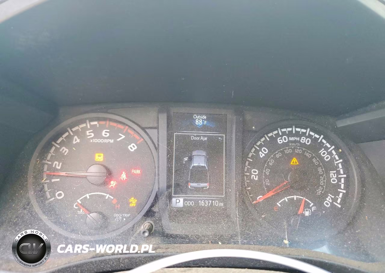2018 Toyota Tacoma Sr VIN:5TFAX5GN9JX117776 - 9