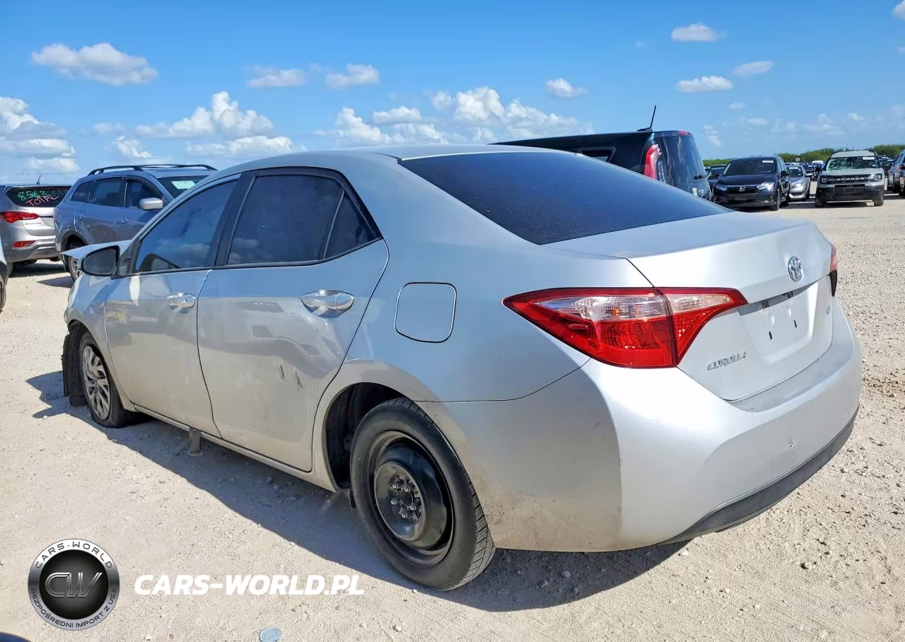 2018 Toyota Corolla Le VIN:5YFBURHE7JP767997 - 2