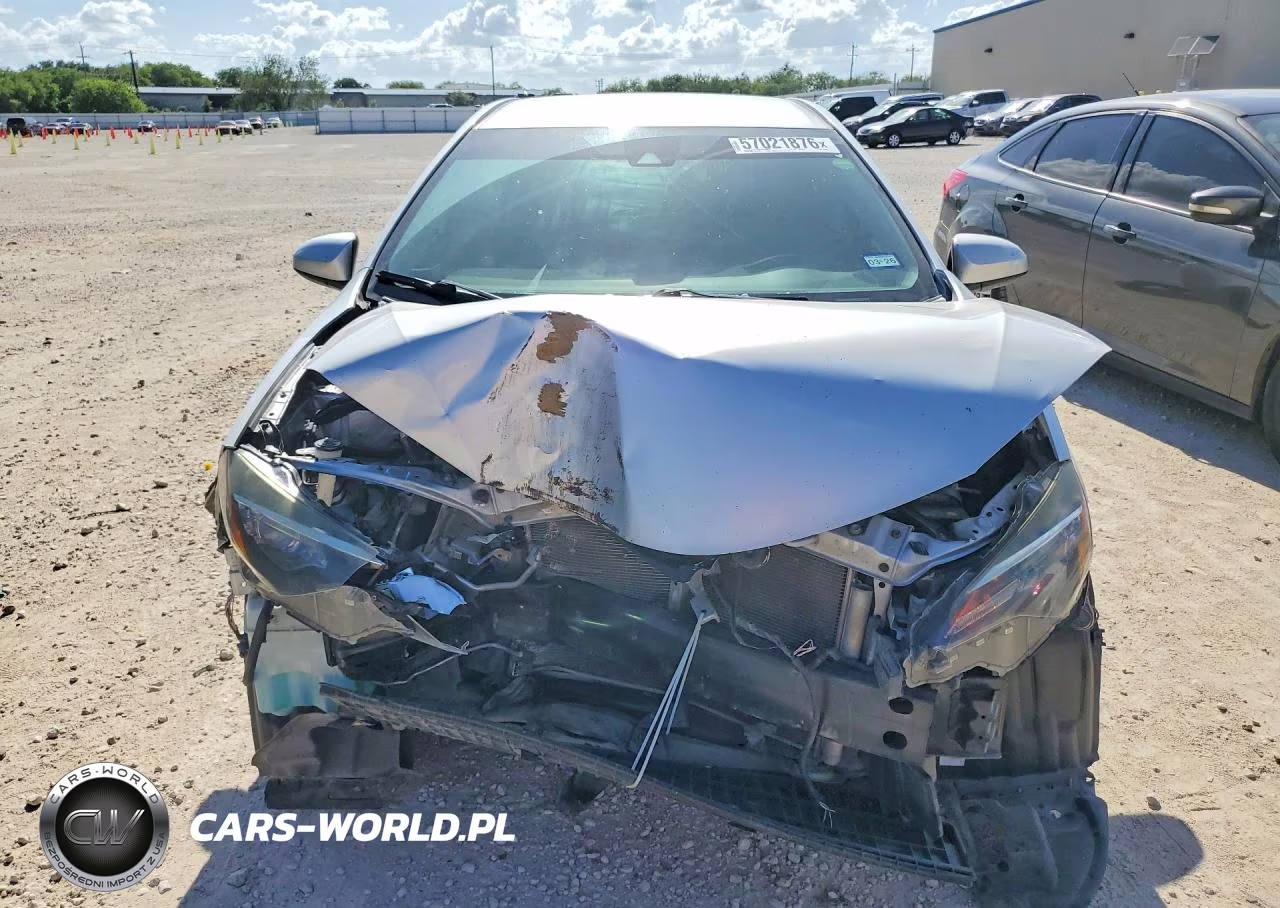 2018 Toyota Corolla Le VIN:5YFBURHE7JP767997 - 5