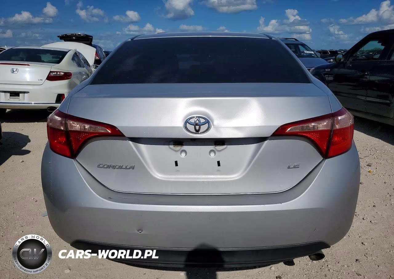 2018 Toyota Corolla Le VIN:5YFBURHE7JP767997 - 6