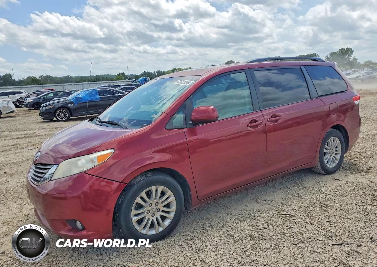 2011 Toyota Sienna Xle 8-Passenger – zdjęcie 1 z 13