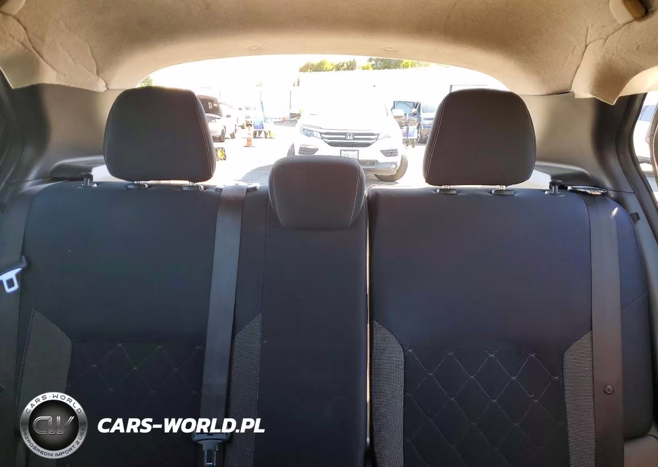2019 Nissan Kicks S VIN:3N1CP5CU7KL471074 - 10