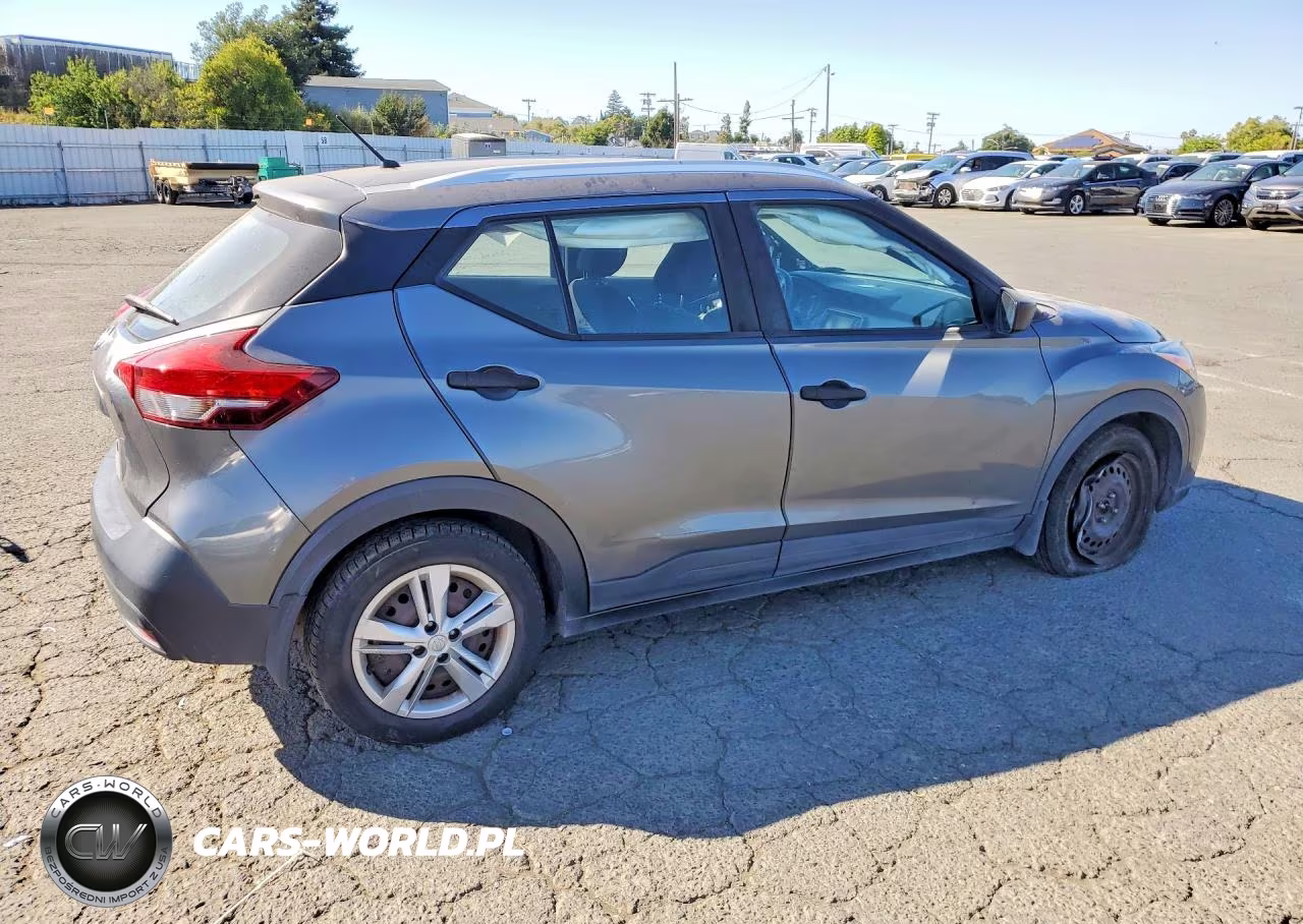 2019 Nissan Kicks S VIN:3N1CP5CU7KL471074 - 3