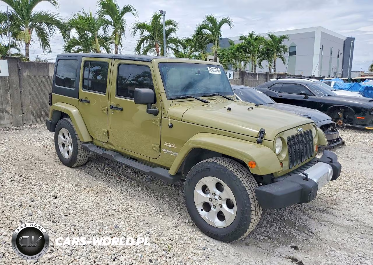2013 Jeep Wrangler Unlimited Sahara VIN:1C4BJWEG4DL532628 - 4