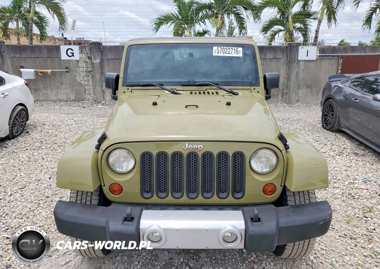 2013 Jeep Wrangler Unlimited Sahara VIN:1C4BJWEG4DL532628 - 5