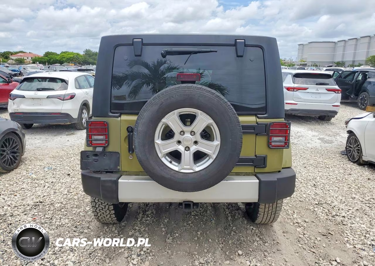 2013 Jeep Wrangler Unlimited Sahara VIN:1C4BJWEG4DL532628 - 6