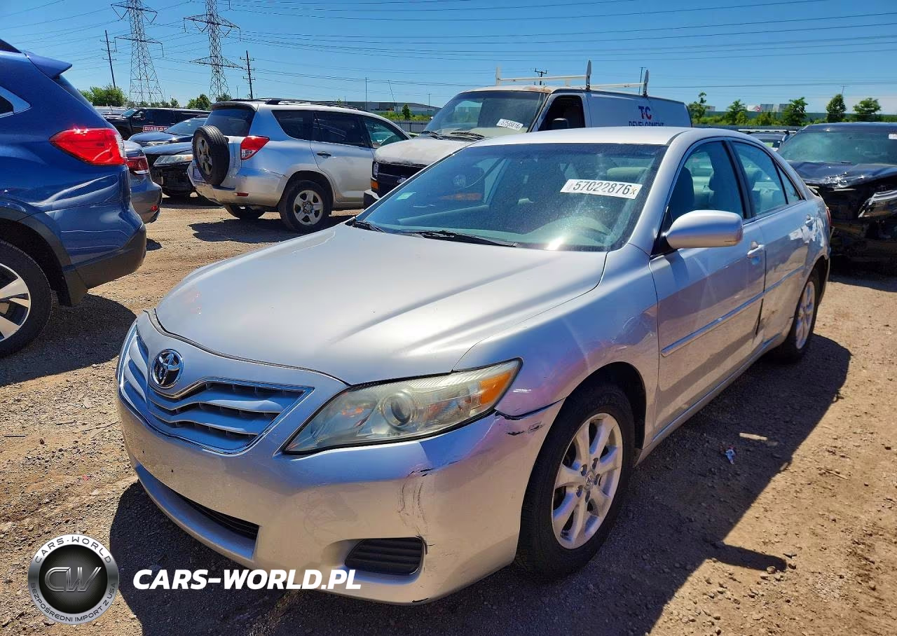 2011 Toyota Camry Le – zdjęcie 1 z 12
