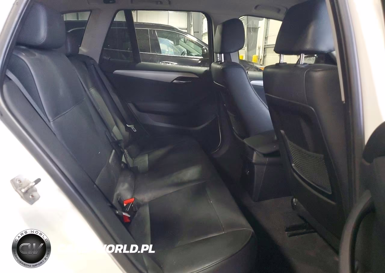 2015 BMW X1 xDrive28I VIN:WBAVL1C52FVY31731 - 11