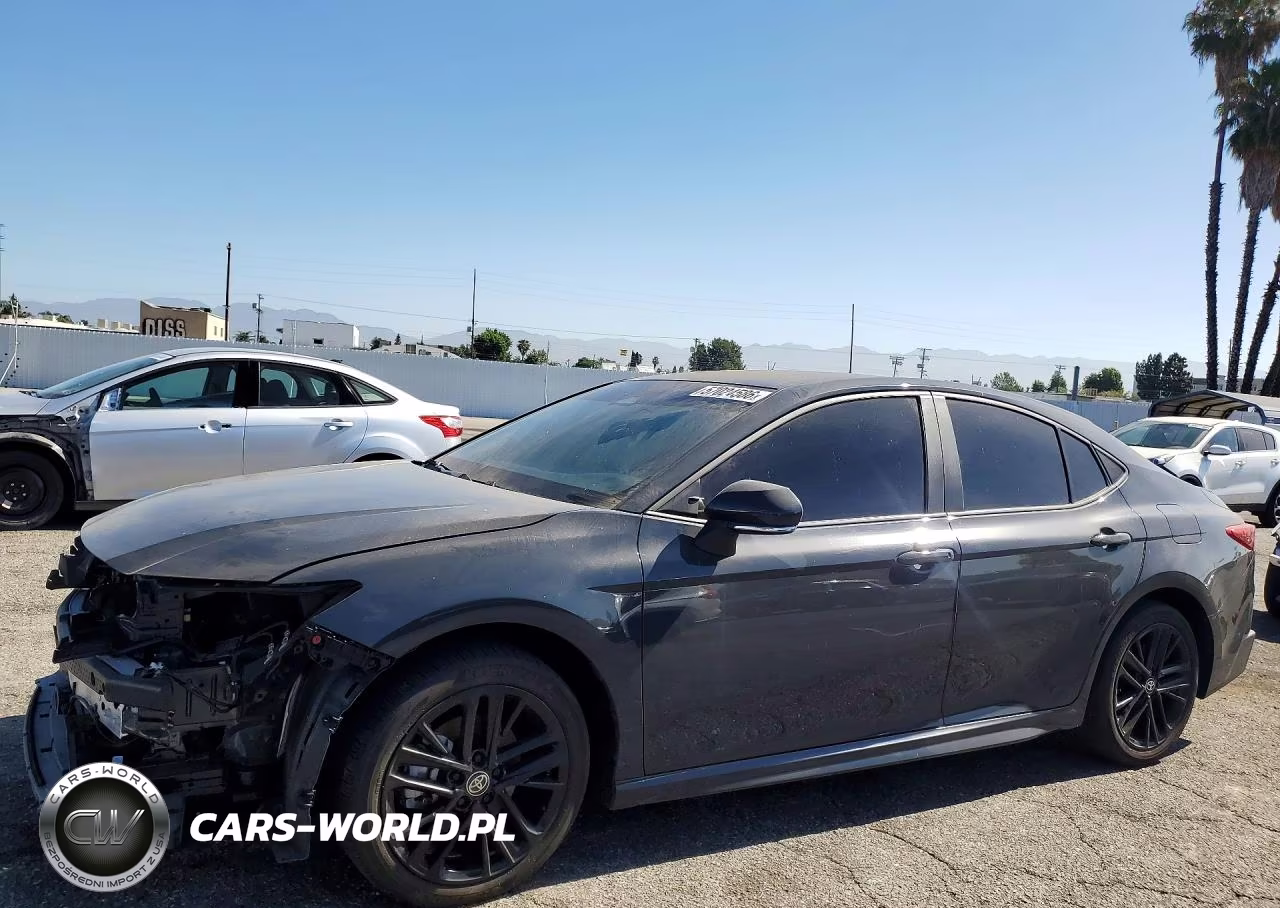 2025 Toyota Camry Se – zdjęcie 1 z 13
