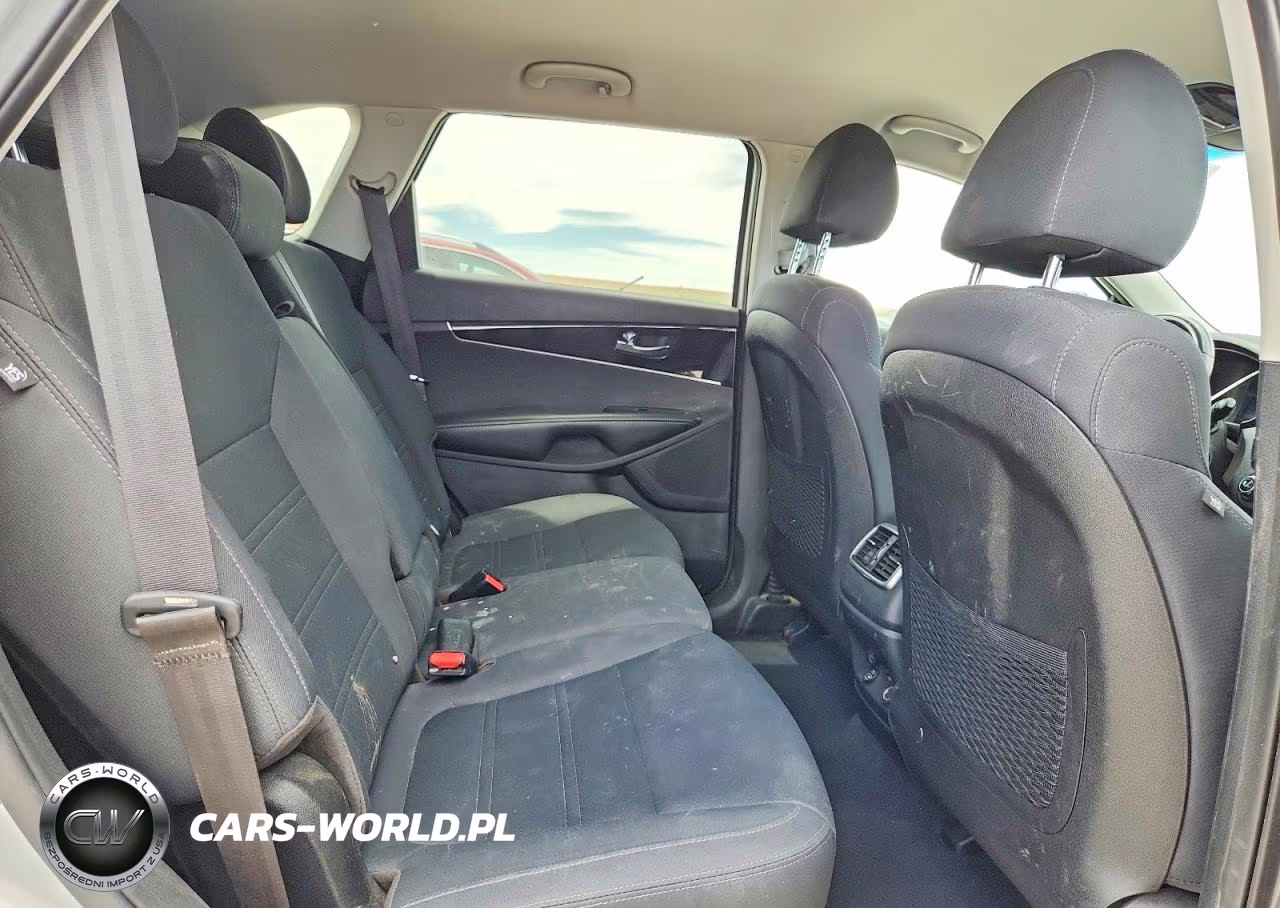 2019 Kia Sorento Lx VIN:5XYPGDA30KG590191 - 10