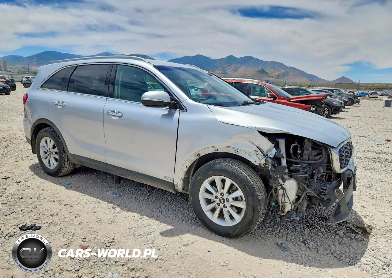 2019 Kia Sorento Lx VIN:5XYPGDA30KG590191 - 4