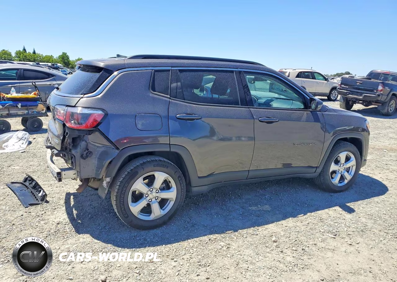 2018 Jeep Compass Latitude VIN:3C4NJCBB6JT466555 - 3