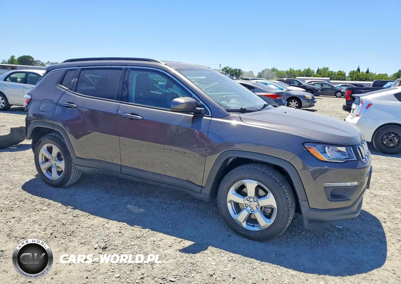 2018 Jeep Compass Latitude VIN:3C4NJCBB6JT466555 - 4