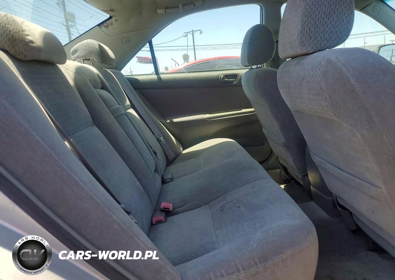2002 Toyota Camry Le VIN:4T1BE30K82U006147 - 10