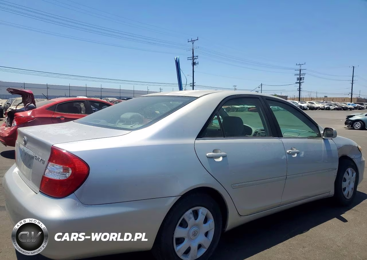 2002 Toyota Camry Le VIN:4T1BE30K82U006147 - 3