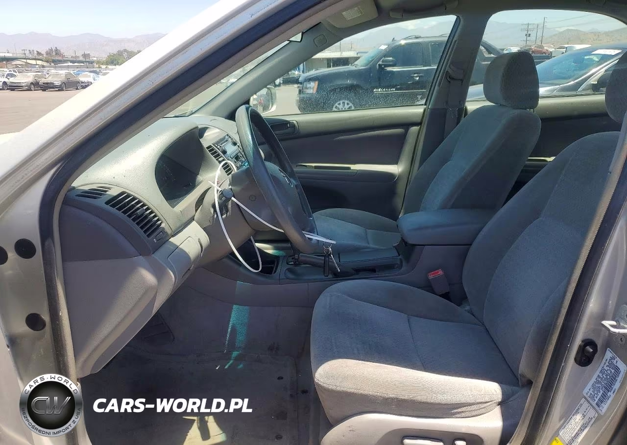 2002 Toyota Camry Le VIN:4T1BE30K82U006147 - 7