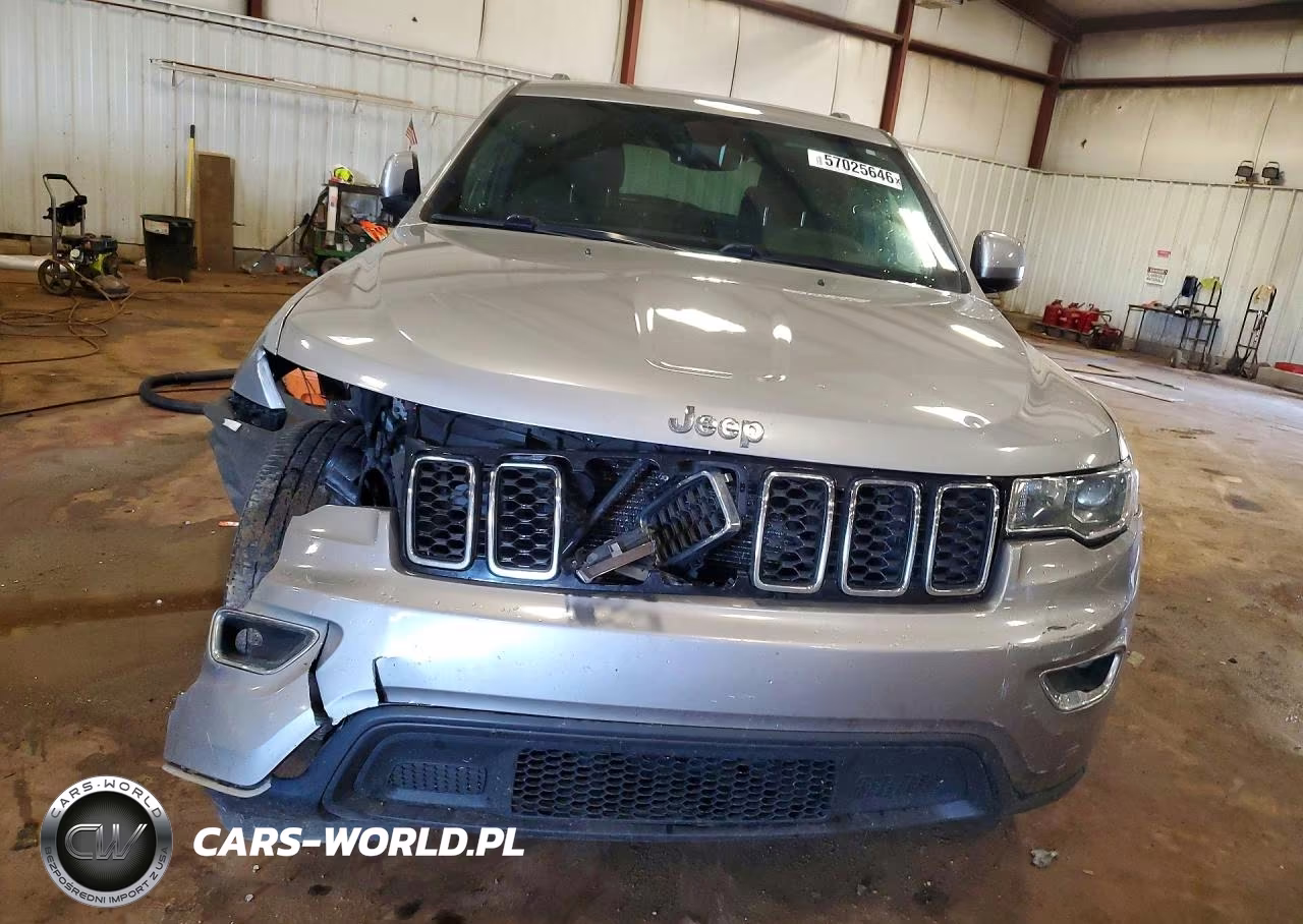 2018 Jeep Grand Cherokee Laredo VIN:1C4RJFAGXJC200175 - 5