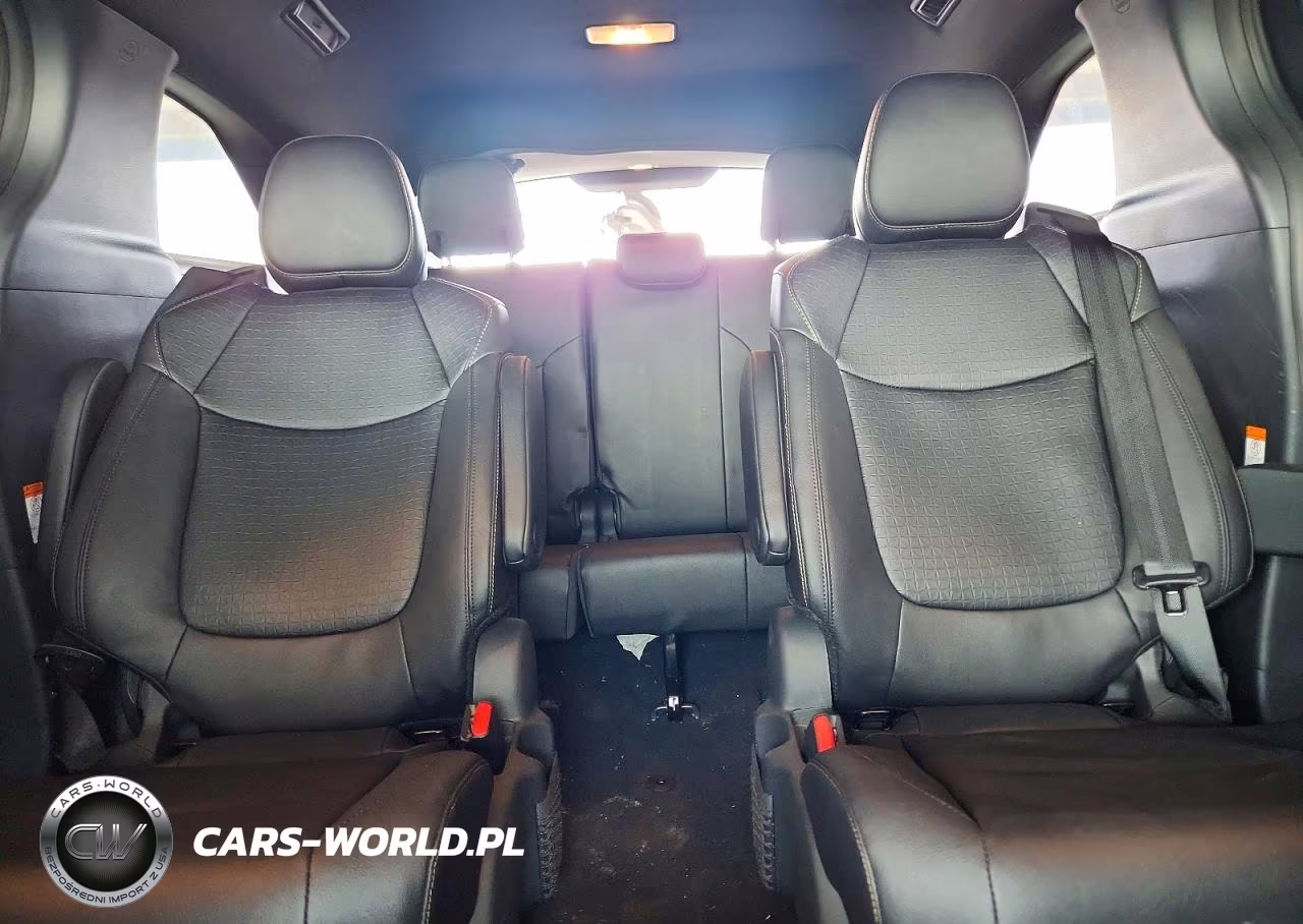2025 Toyota Sienna Woodland Edition VIN:5TDCSKFC0SS214605 - 10