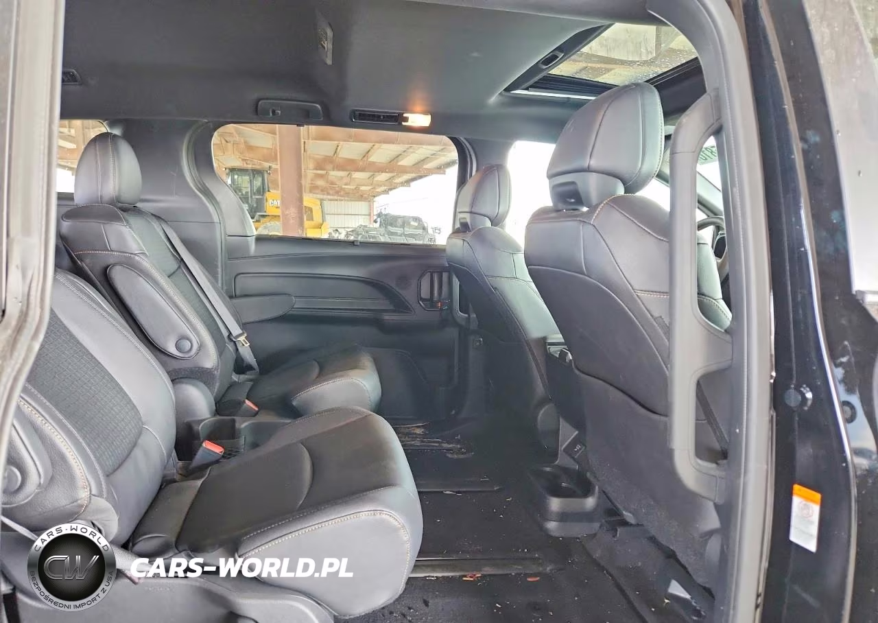 2025 Toyota Sienna Woodland Edition VIN:5TDCSKFC0SS214605 - 11