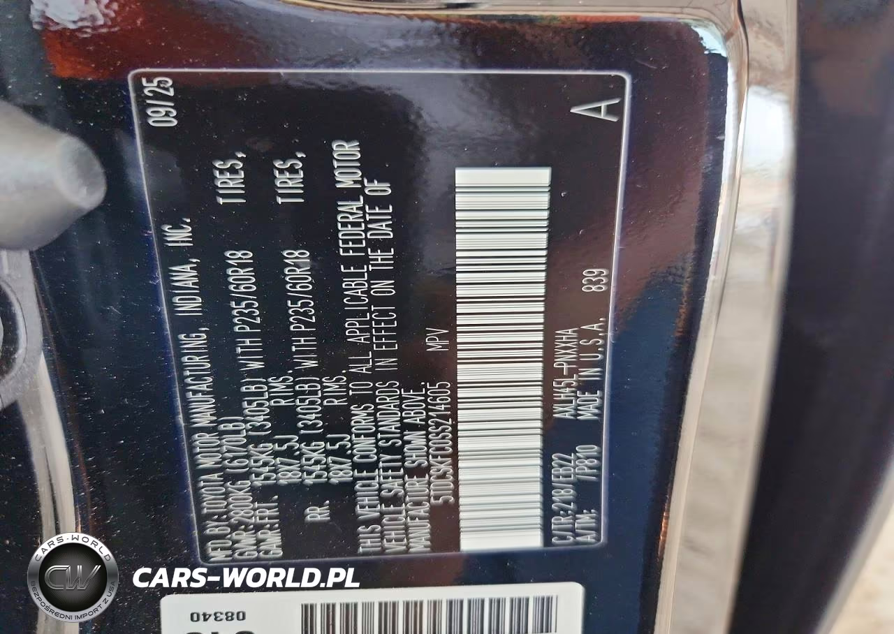 2025 Toyota Sienna Woodland Edition VIN:5TDCSKFC0SS214605 - 14
