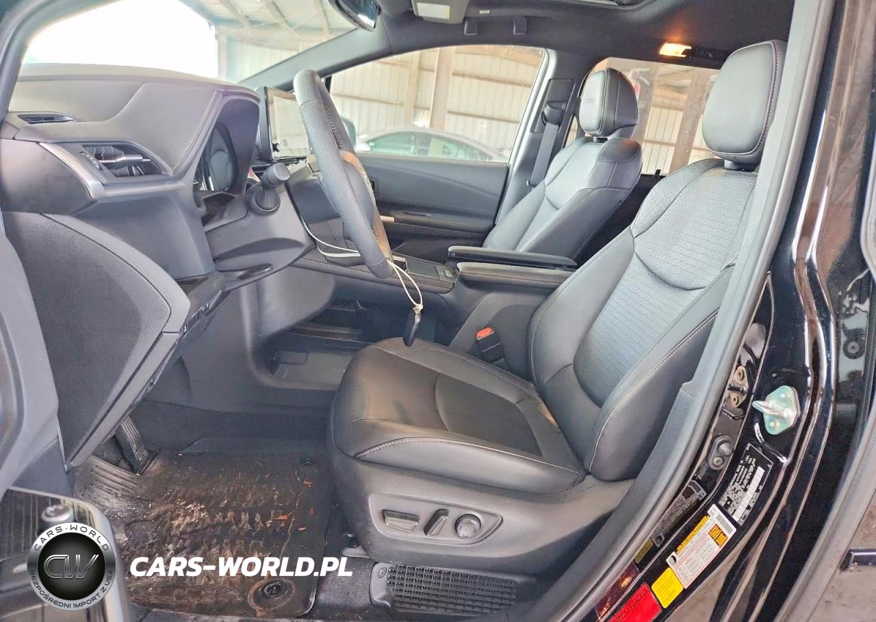 2025 Toyota Sienna Woodland Edition VIN:5TDCSKFC0SS214605 - 7