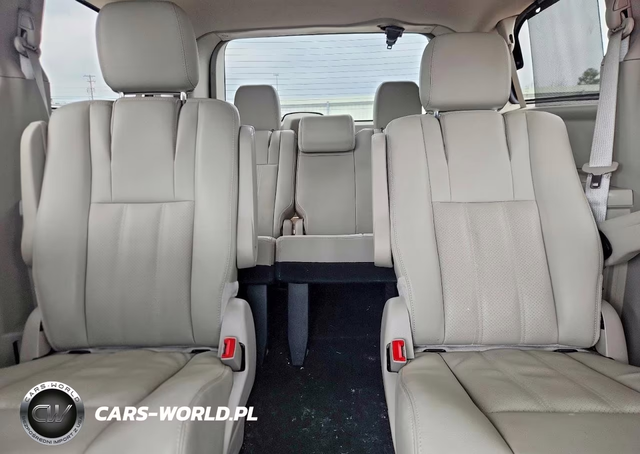 2015 Chrysler Town & Country Touring L VIN:2C4RC1CG3FR520608 - 10