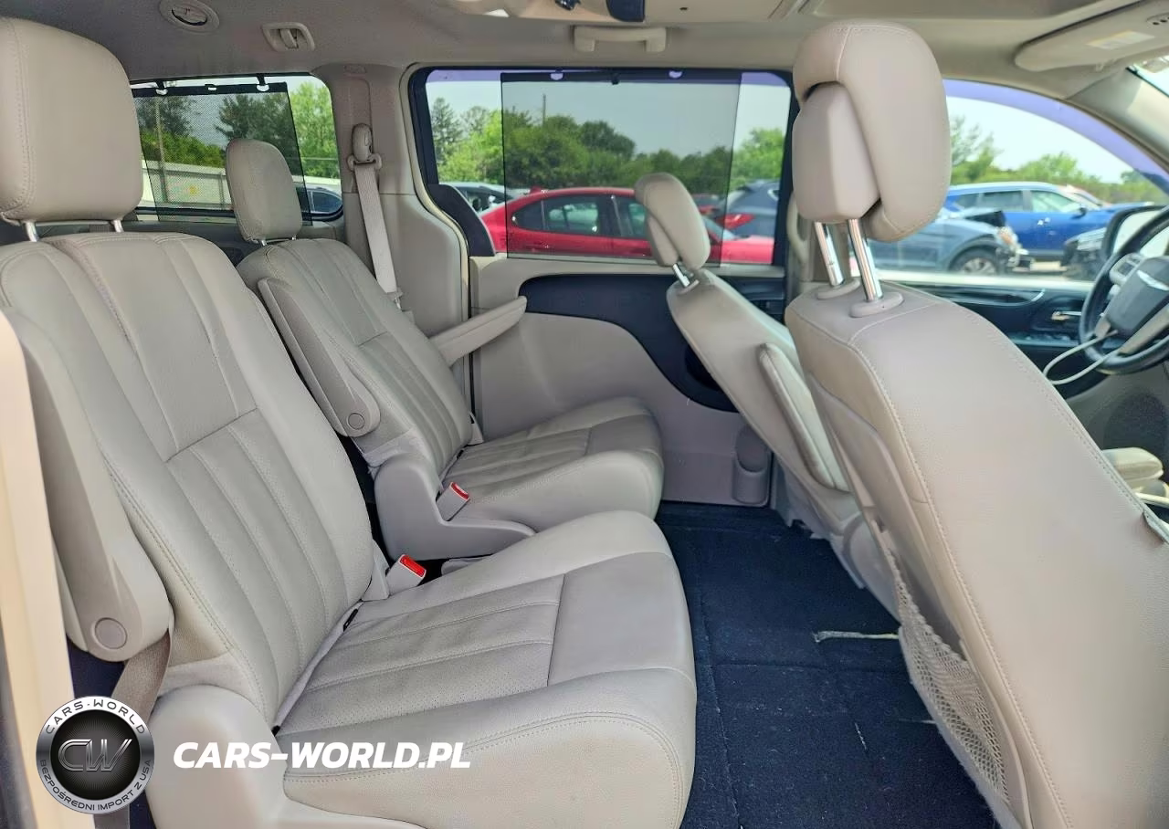 2015 Chrysler Town & Country Touring L VIN:2C4RC1CG3FR520608 - 11