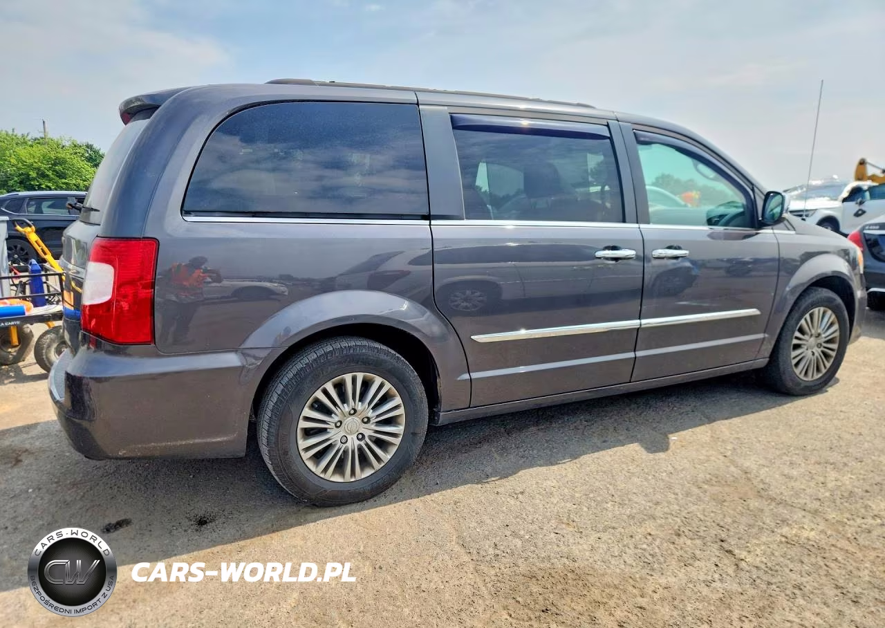 2015 Chrysler Town & Country Touring L VIN:2C4RC1CG3FR520608 - 3